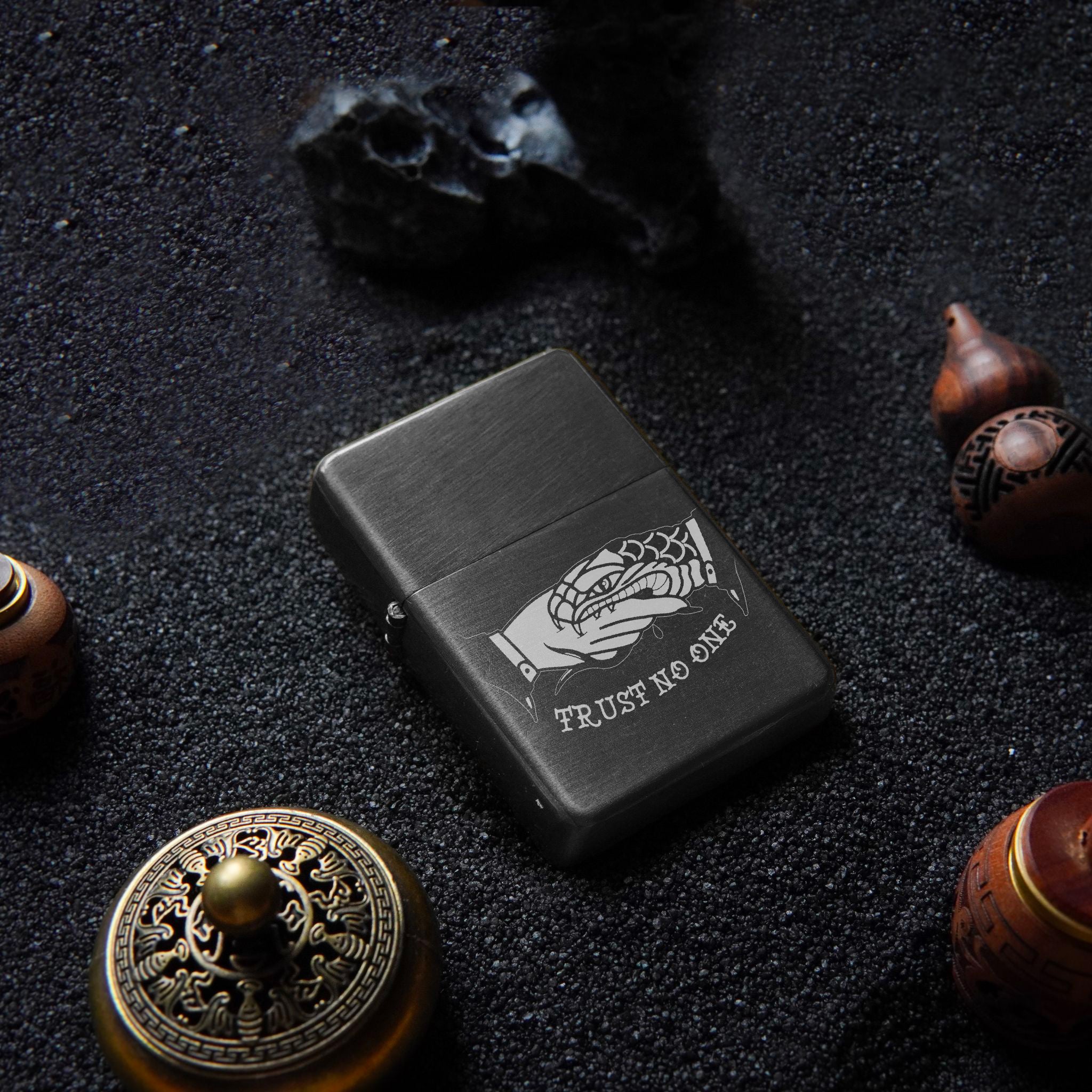 Briquet personnalisé Trust No One