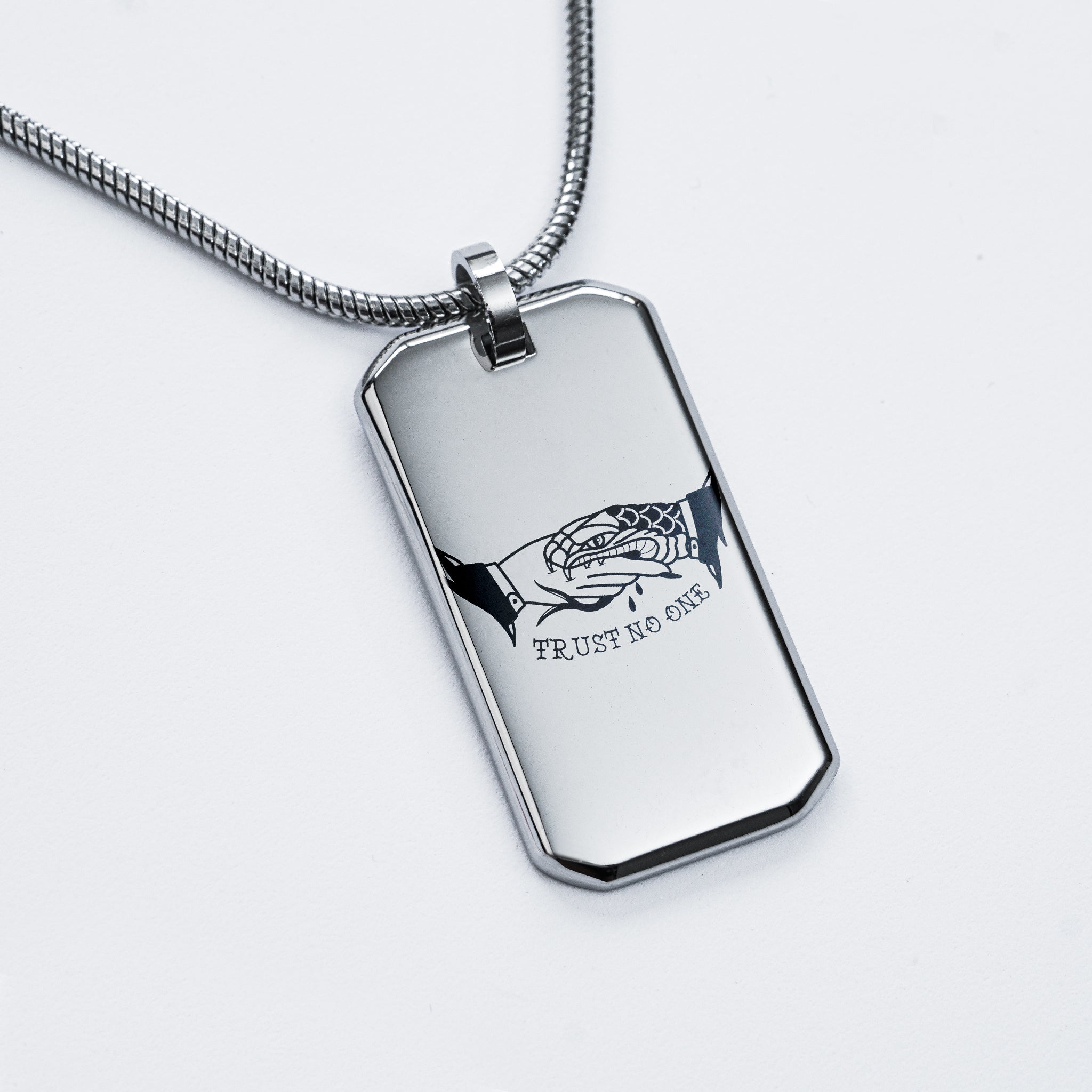 Collier avec pendentif Trust no One